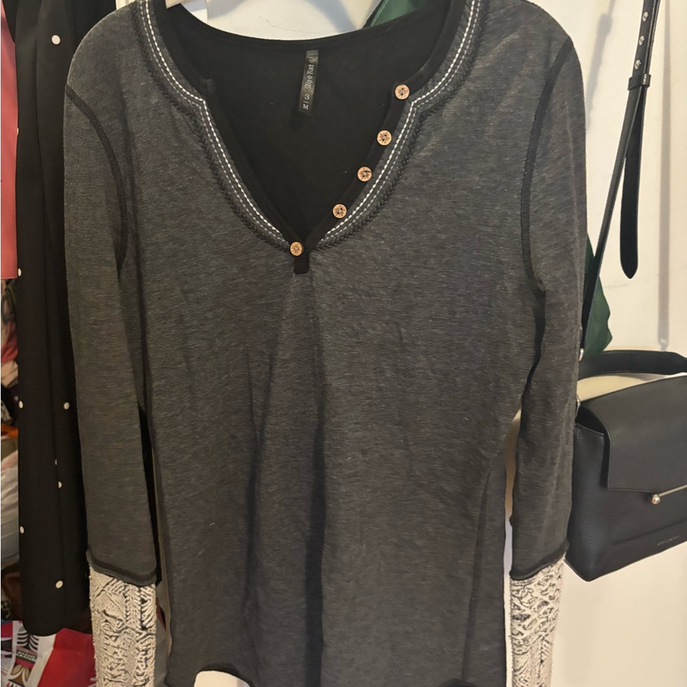 Alp-n-Rock Long sleeve grey Button-Detail Women's Top